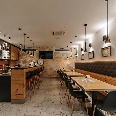 Operna Klet 3* Ljubljana