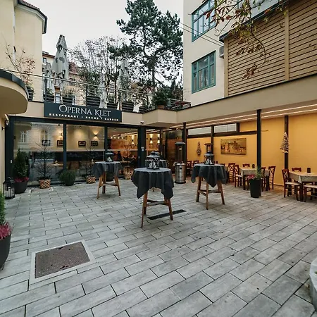 Operna Klet Hotel Ljubljana