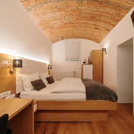 Hotel Operna Klet Lublana