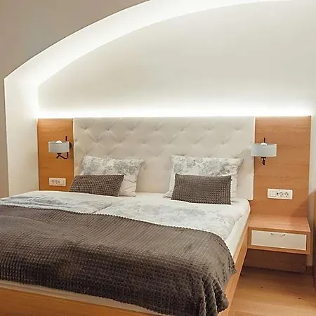 Operna Klet Hotel 3*