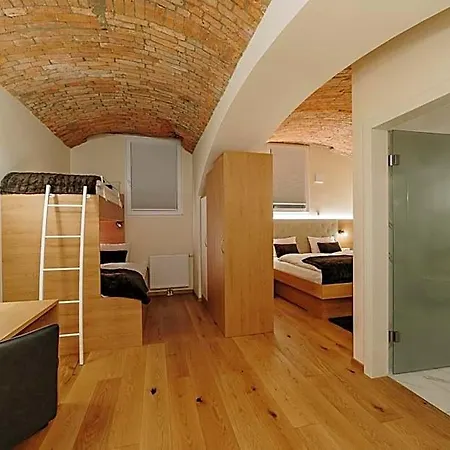 Operna Klet 3* Lublaň