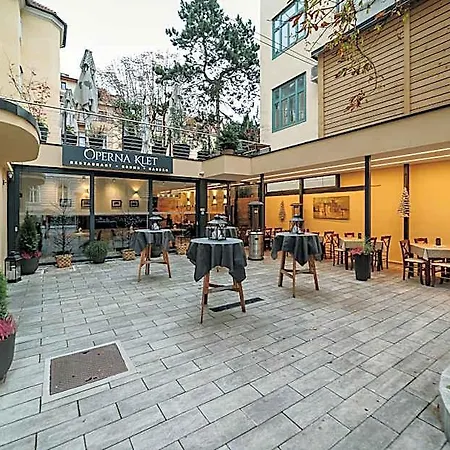 Hotel Operna Klet Lublaň
