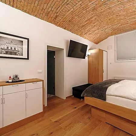 Operna Klet Hotel