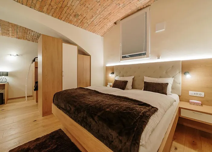 Hotel Operna Klet 3*