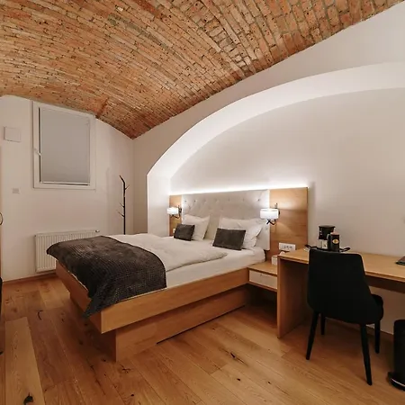 Operna Klet Hotel 3*